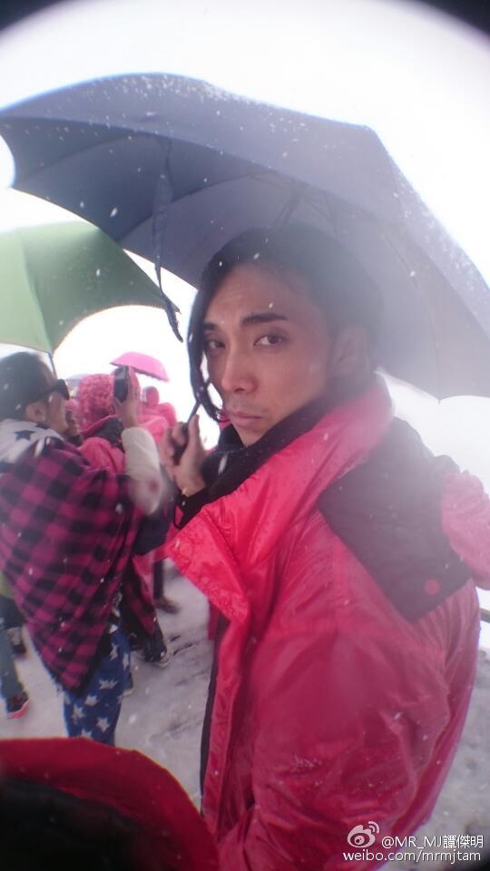 梁姓演員，從無(wú)名到舞臺(tái)之星，自信與成就感的蛻變之旅