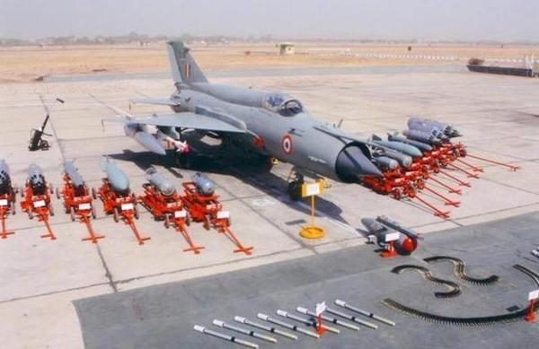 中國空軍新銳力量，最新殲七G型號揭秘