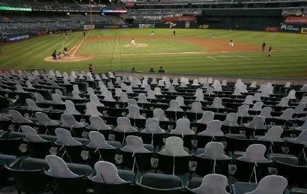 空?qǐng)霰荣惖莫?dú)特體驗(yàn)與觀點(diǎn)碰撞